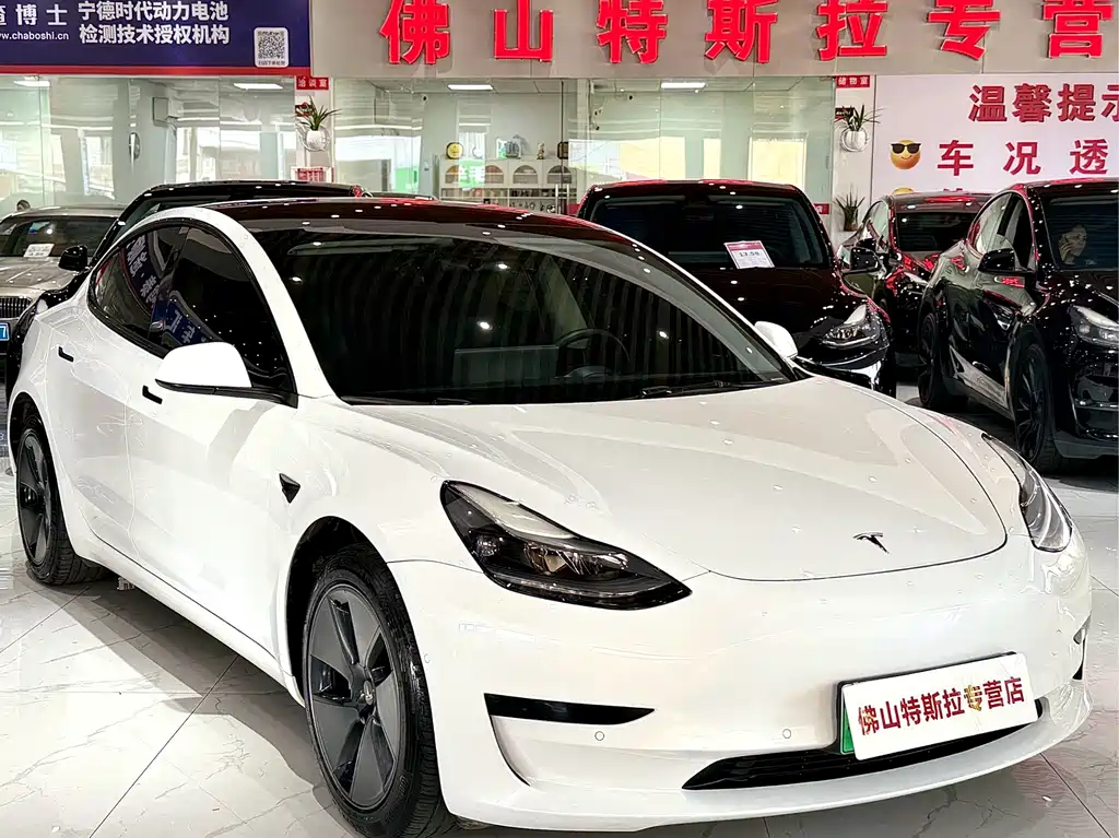Tesla Model 3 — миниатюра 2
