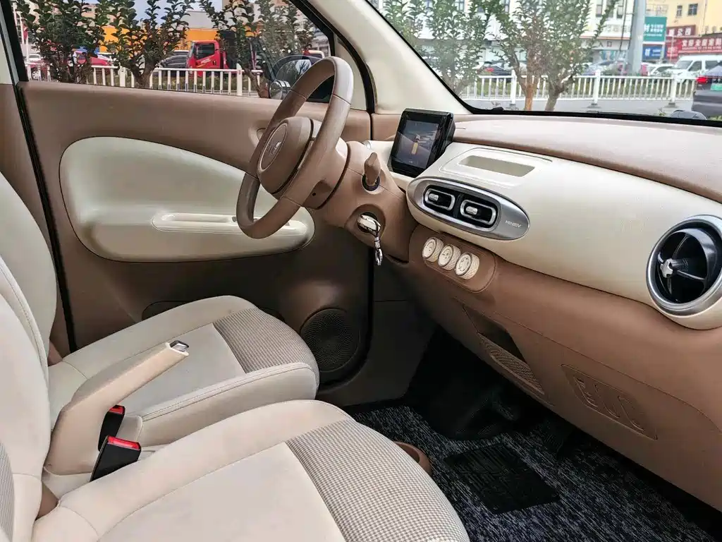 Wuling MINIEV — миниатюра 4