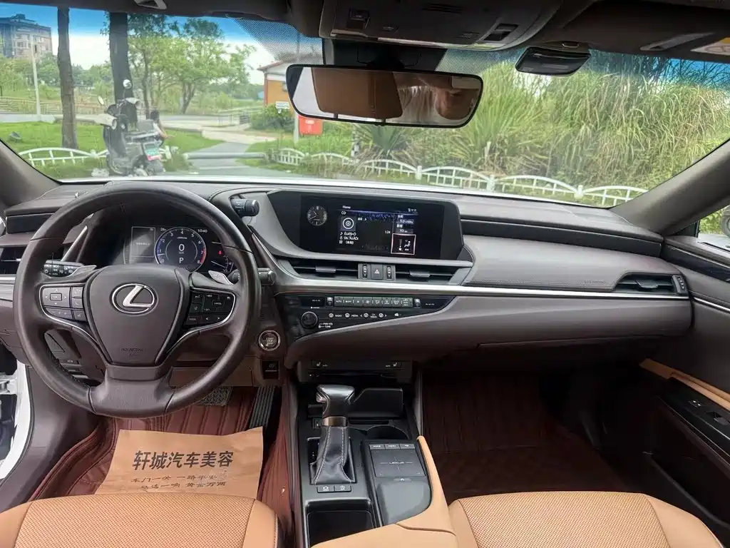 Lexus ES — миниатюра 6
