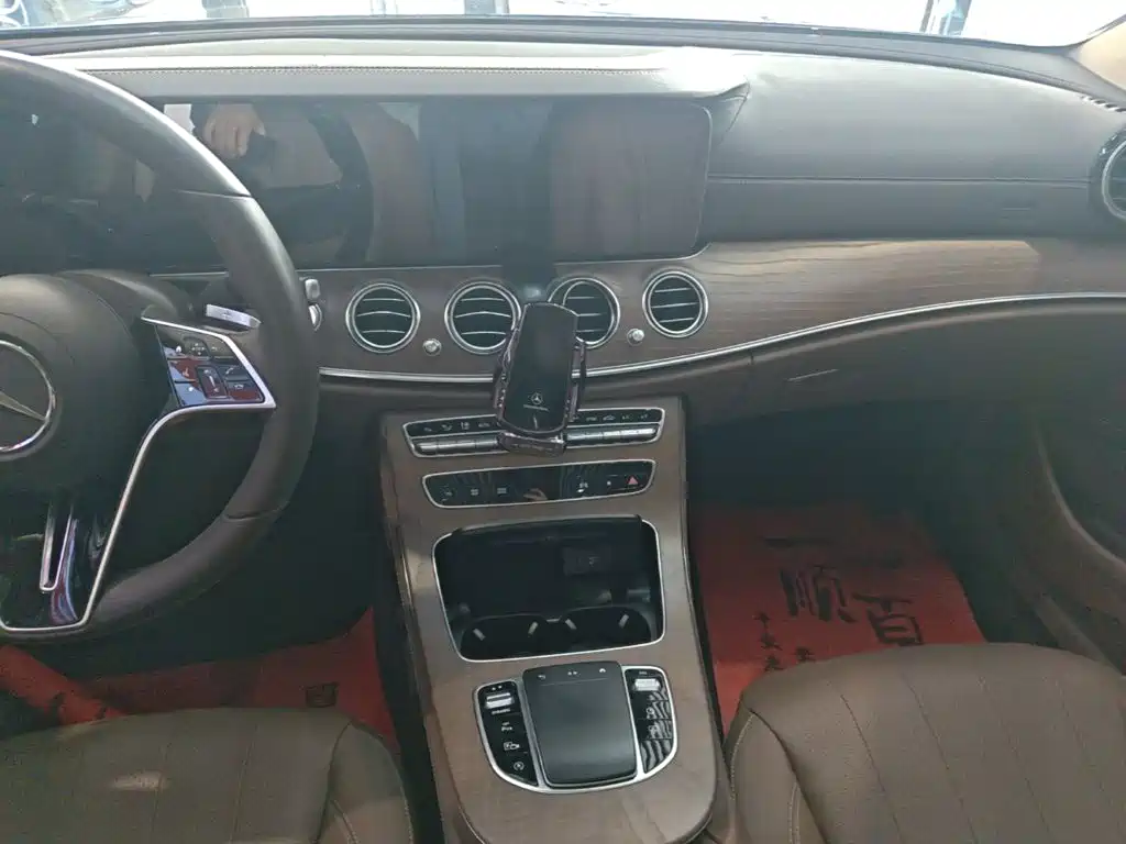 Mercedes-Benz E-Class — миниатюра 6