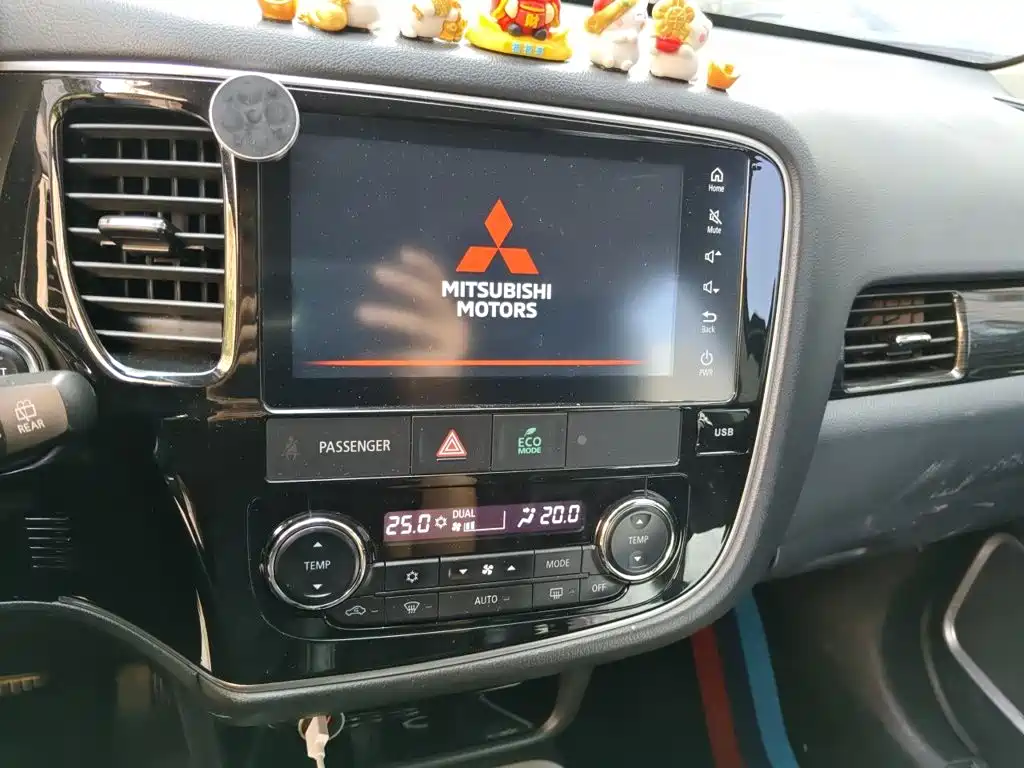Mitsubishi Outlander — миниатюра 9