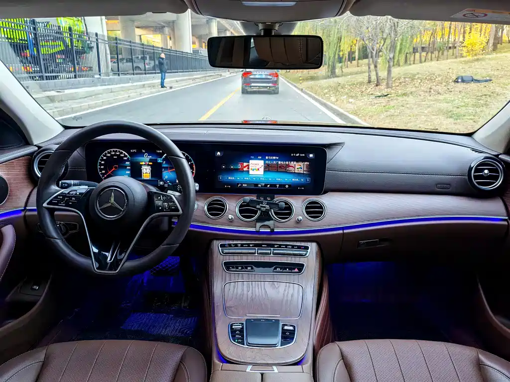 MERCEDES-BENZ E CLASS