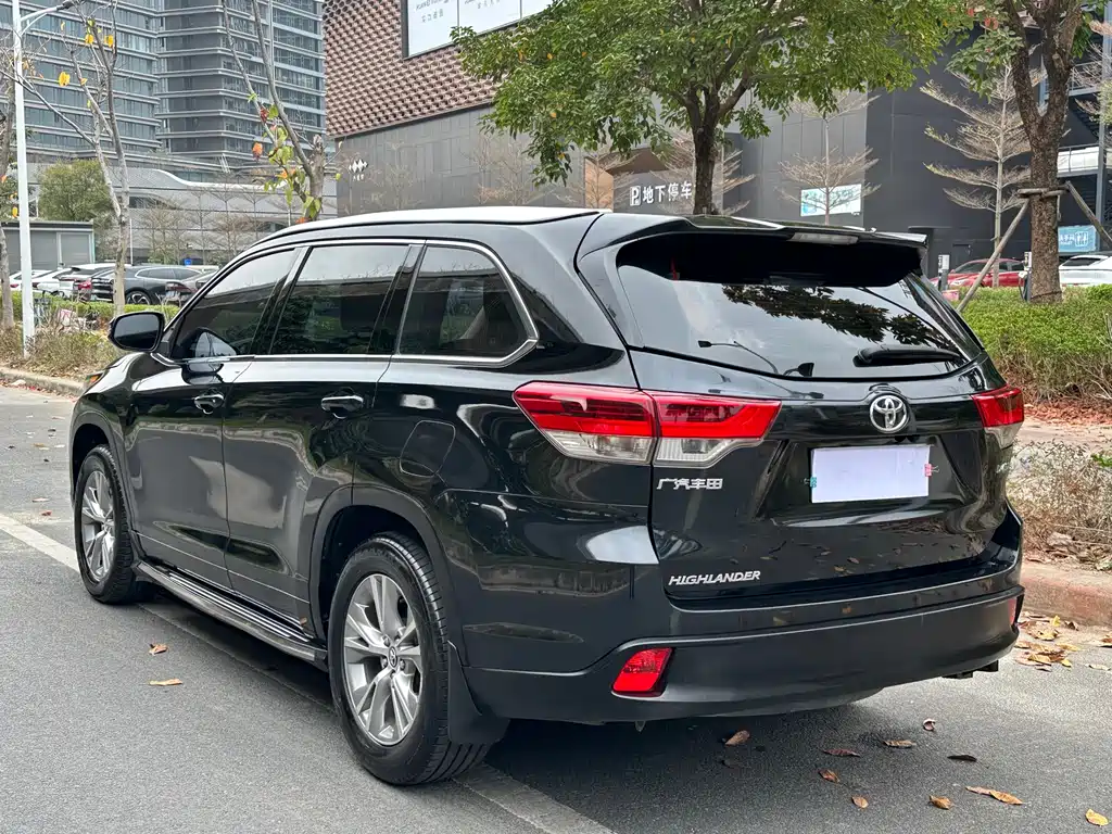 TOYOTA HIGHLANDER