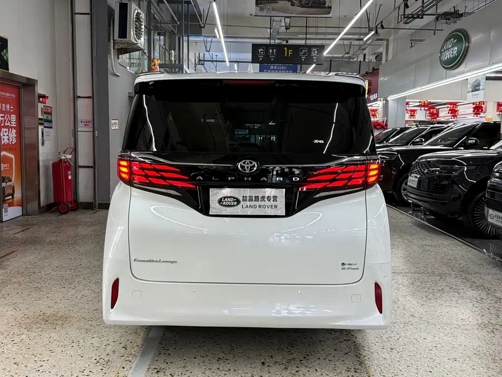 Toyota Alphard — миниатюра 5