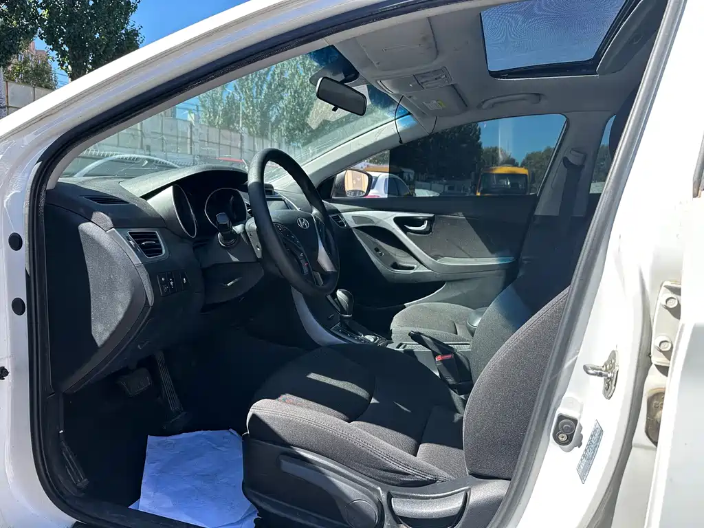 Hyundai Elantra Langdong — миниатюра 10