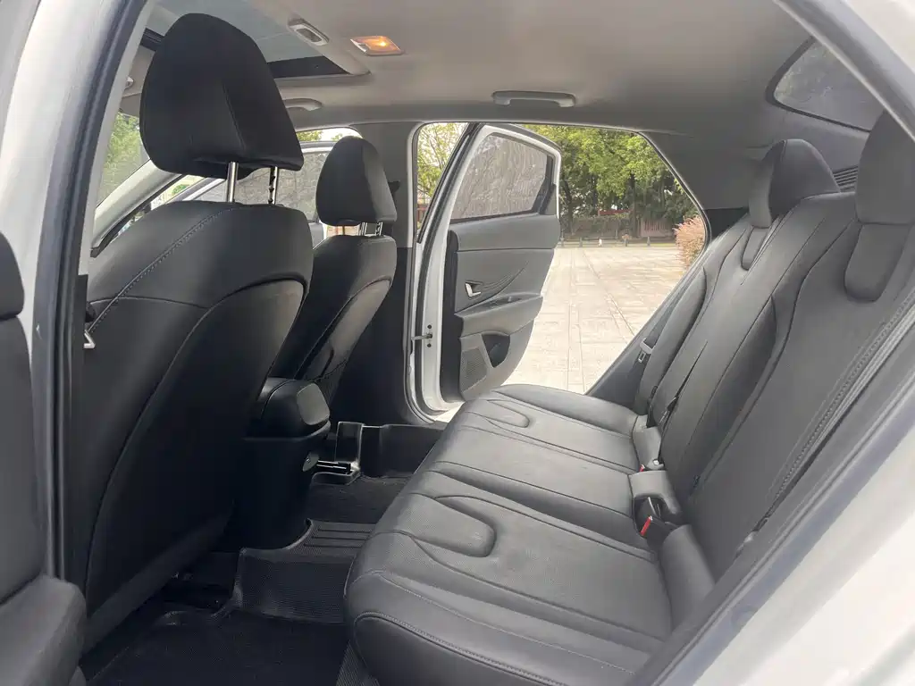 Hyundai Elantra — миниатюра 6