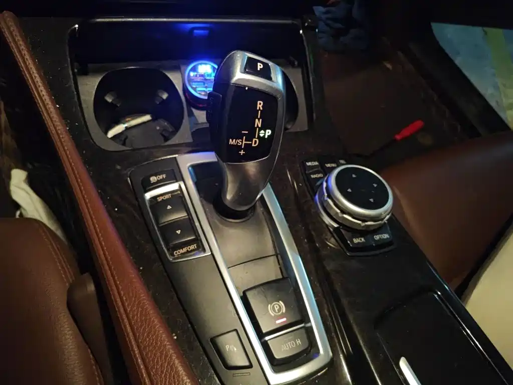BMW 5 Series — миниатюра 15