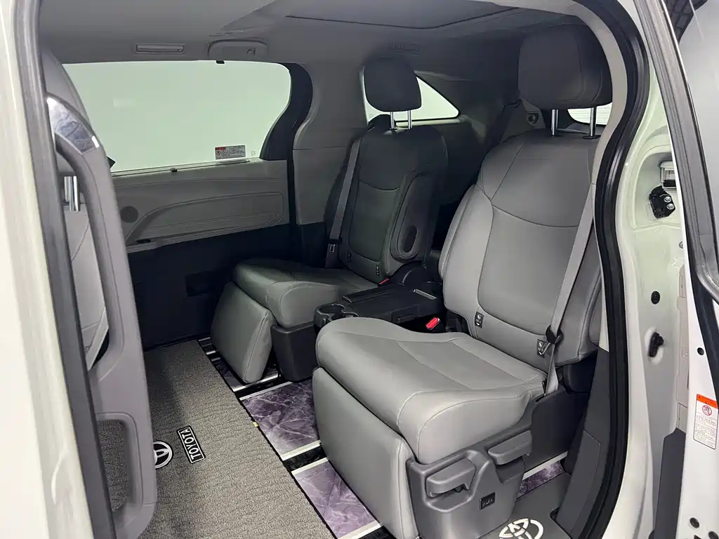 Toyota Granvia — миниатюра 15