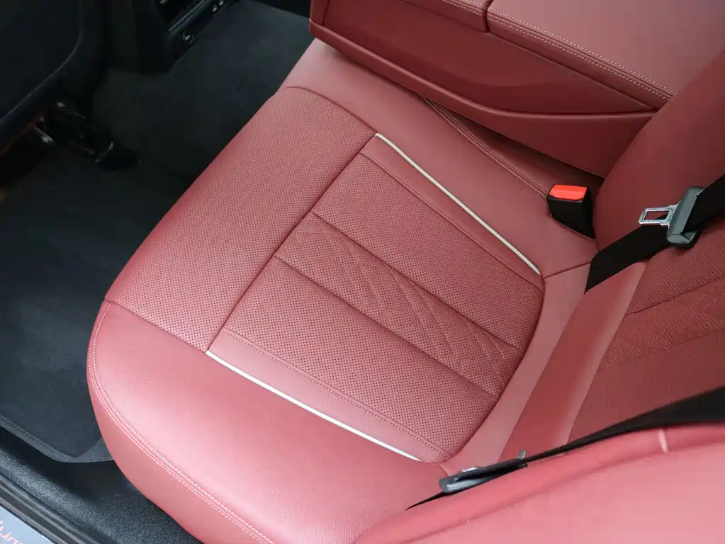 BMW 5 Series New Energy — миниатюра 18