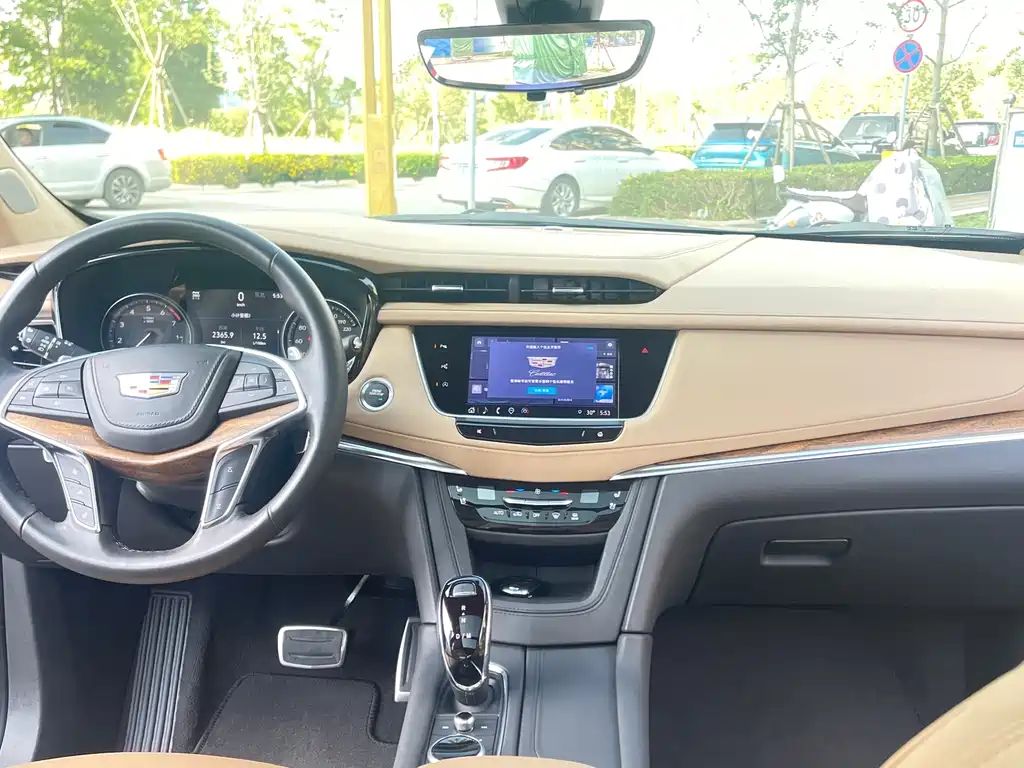 CADILLAC XT5