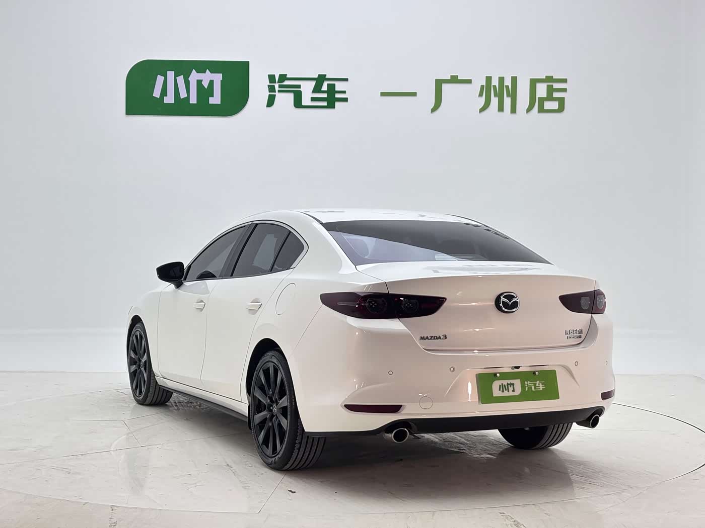 Mazda Mazda3 Axela 2.0 л 2023 г. Белый, пробег 22000 км