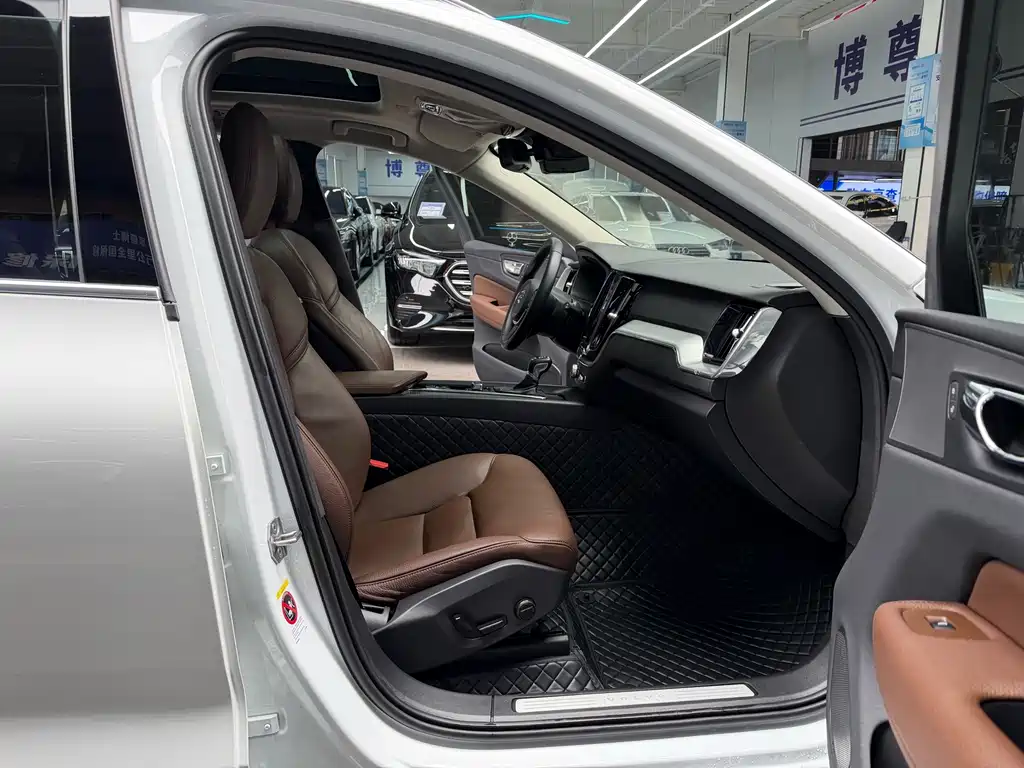 Volvo XC60 — миниатюра 16