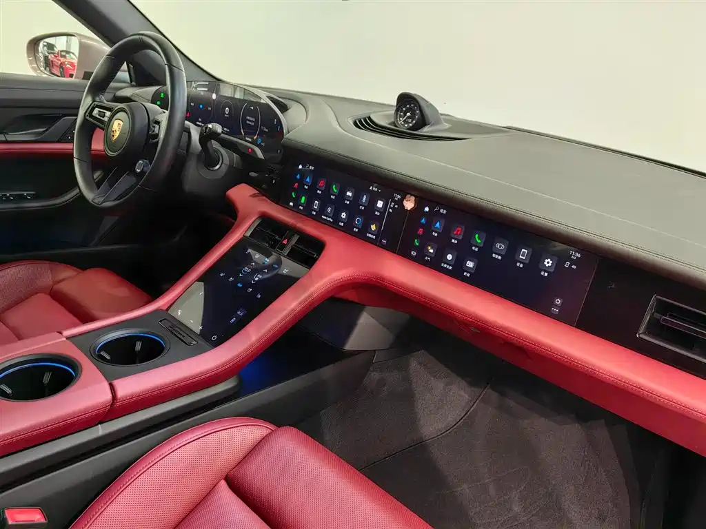 Porsche Taycan — миниатюра 6