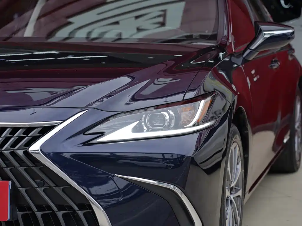Lexus ES 2021 300h