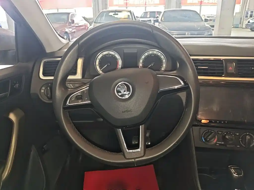 Skoda Rapid — миниатюра 11