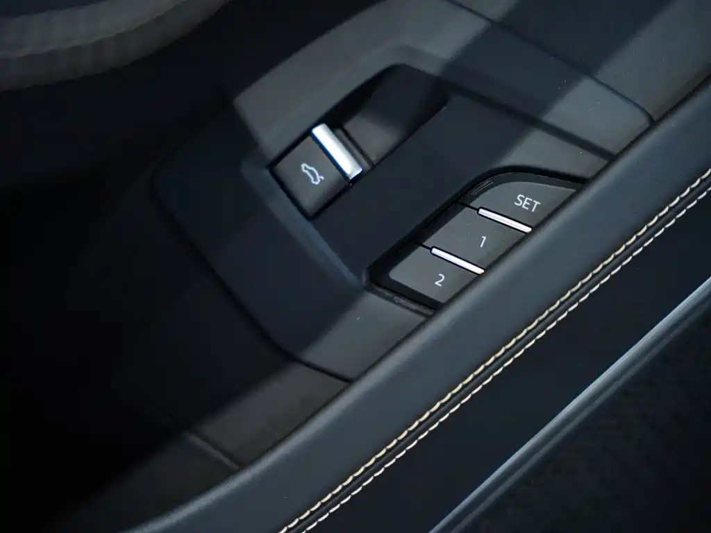 Lamborghini Urus — миниатюра 24