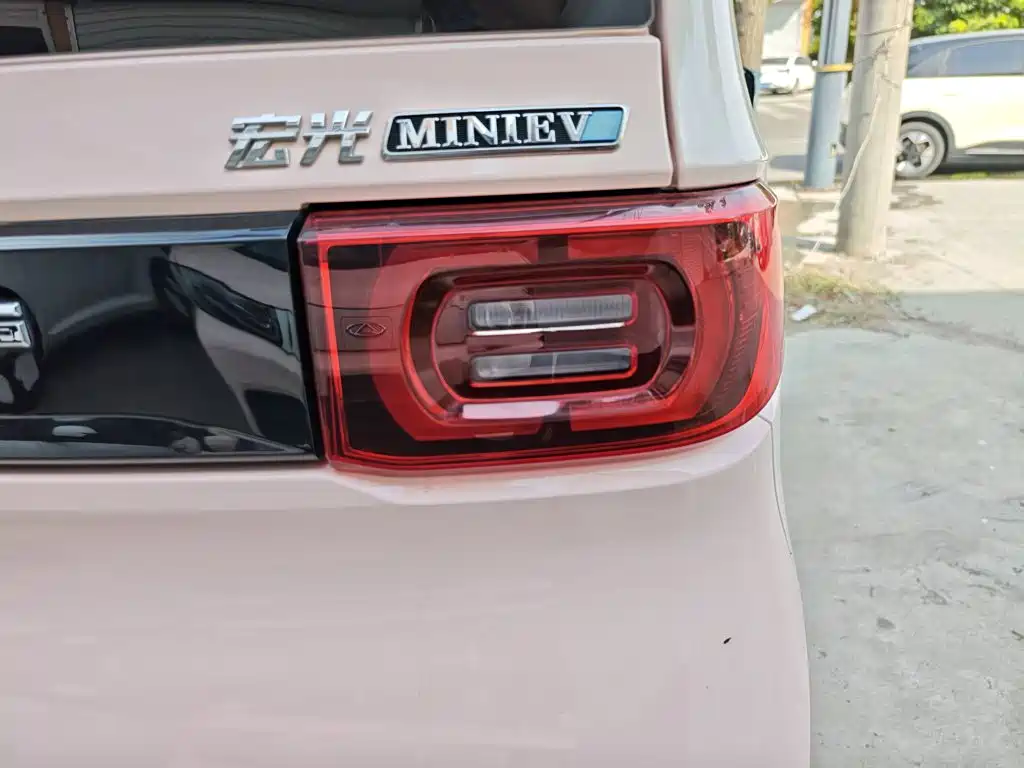 Wuling MINIEV — миниатюра 8