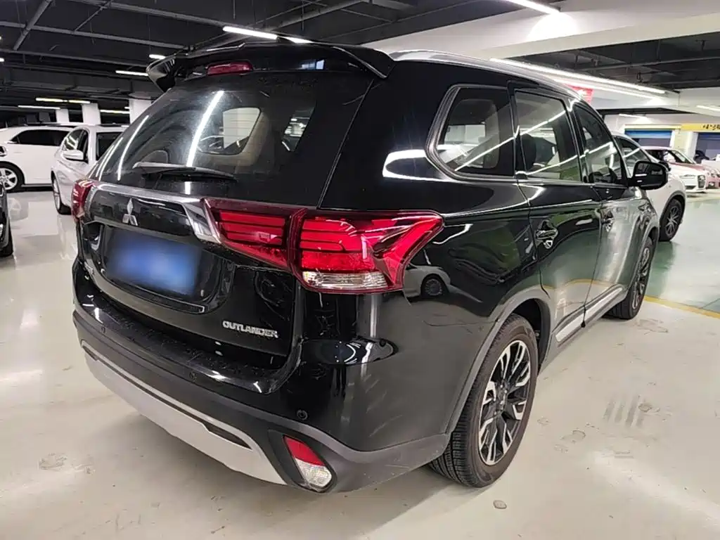 Mitsubishi Outlander — миниатюра 7