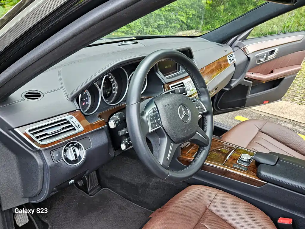 Mercedes-Benz E-Class — миниатюра 9