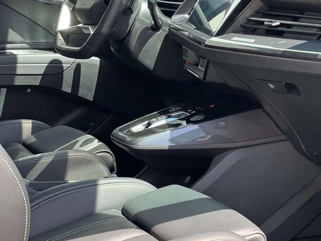 Audi Q4 e-tron — миниатюра 8