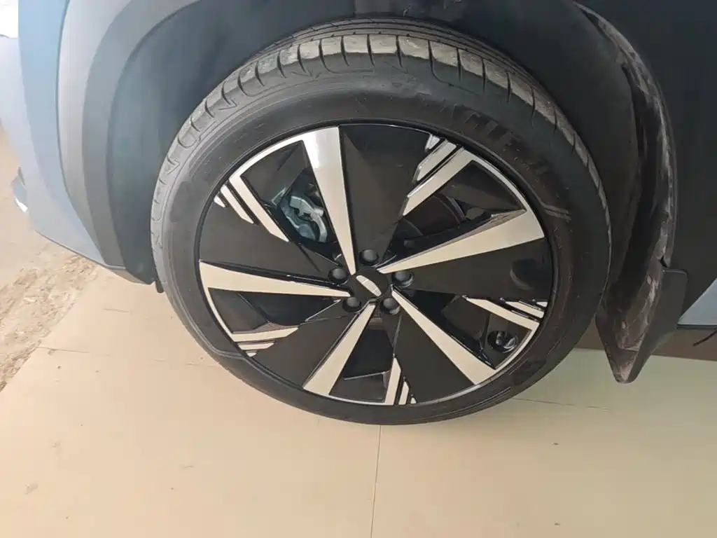 Geely Boyue L — миниатюра 23