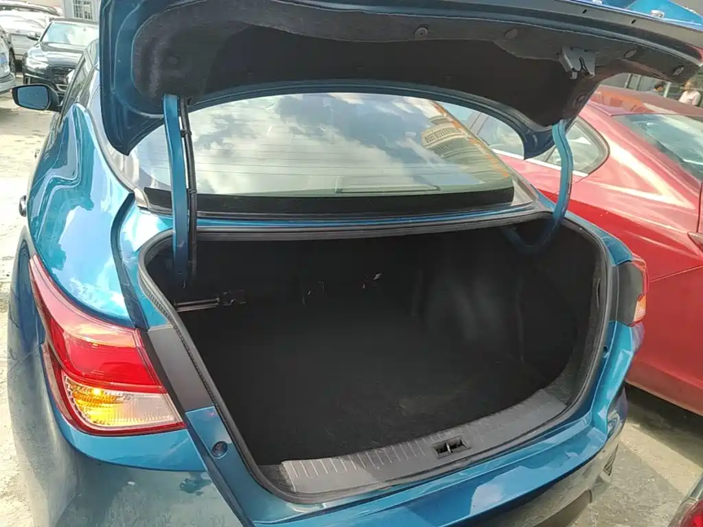Nissan Bluebird — миниатюра 19