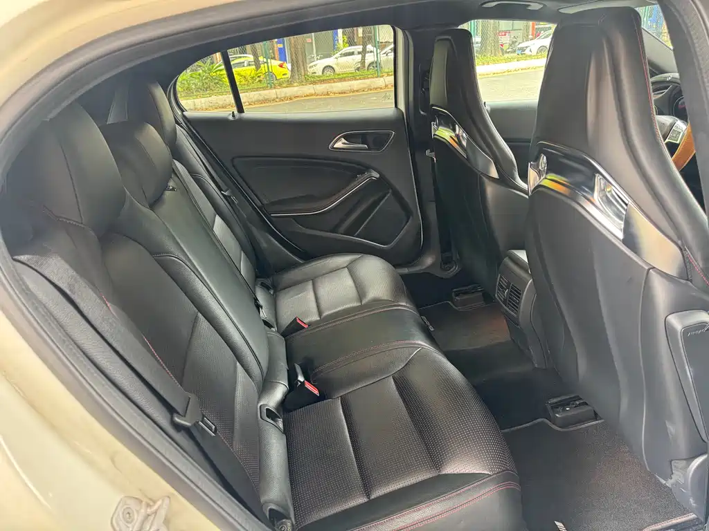 Mercedes-Benz GLA AMG — миниатюра 6