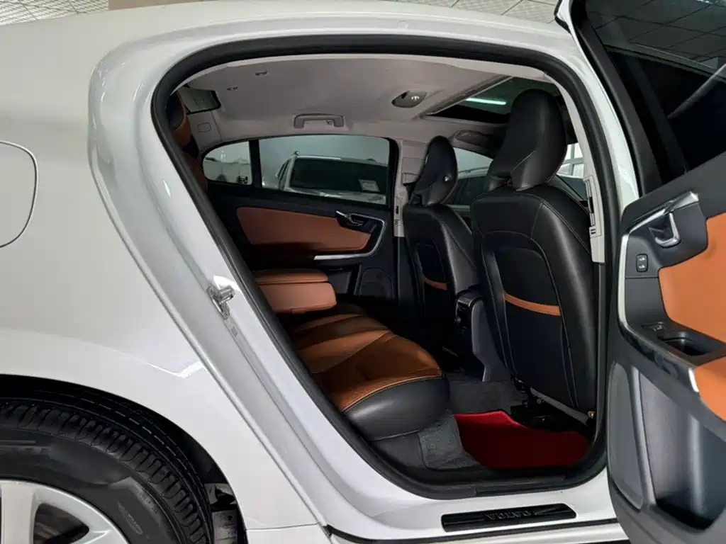 Volvo S60 — миниатюра 5