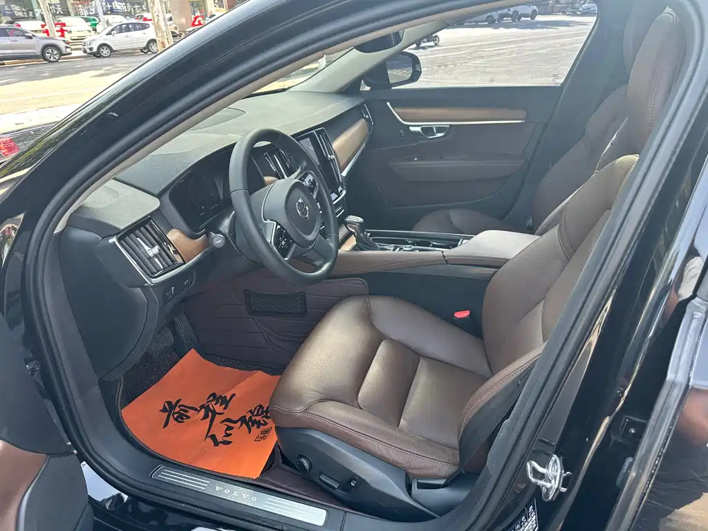 Volvo S90 — миниатюра 4