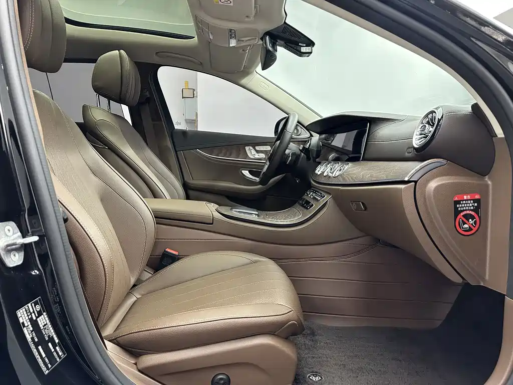 Mercedes-Benz E-Class 2023 — фото 13