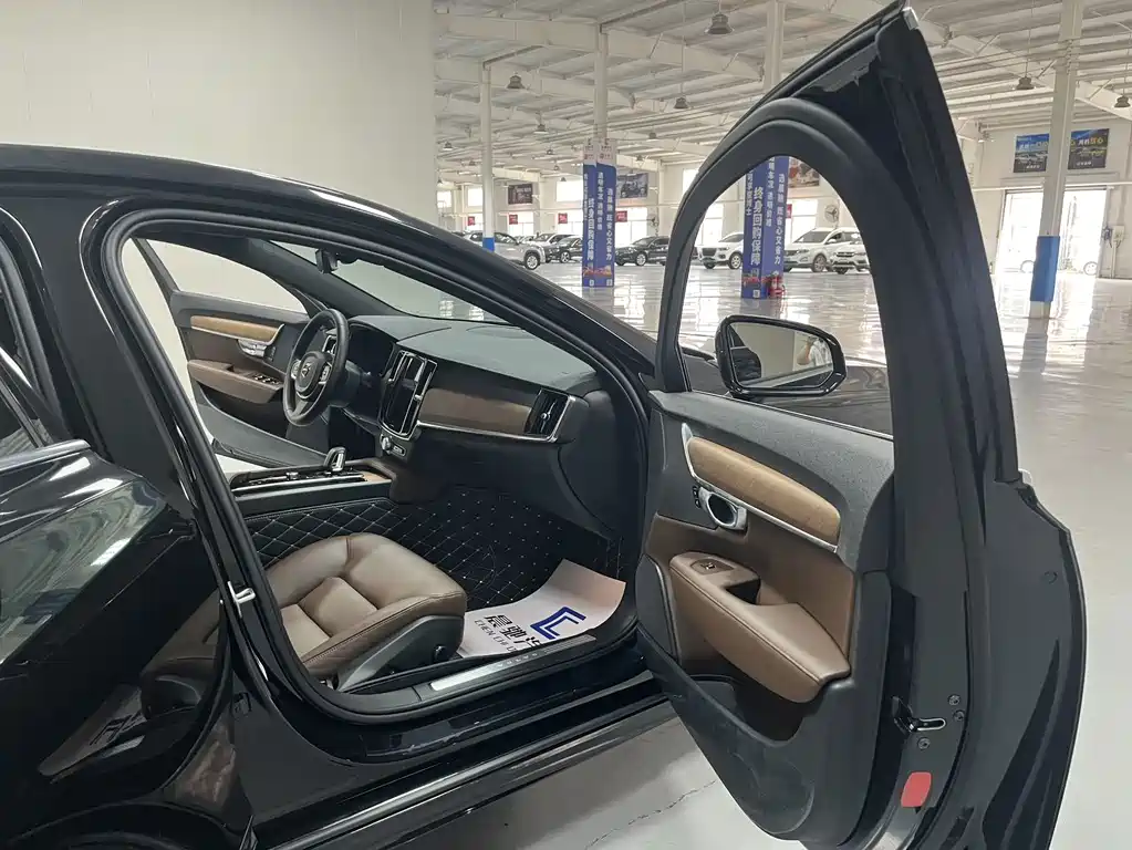 Volvo S90 — миниатюра 11