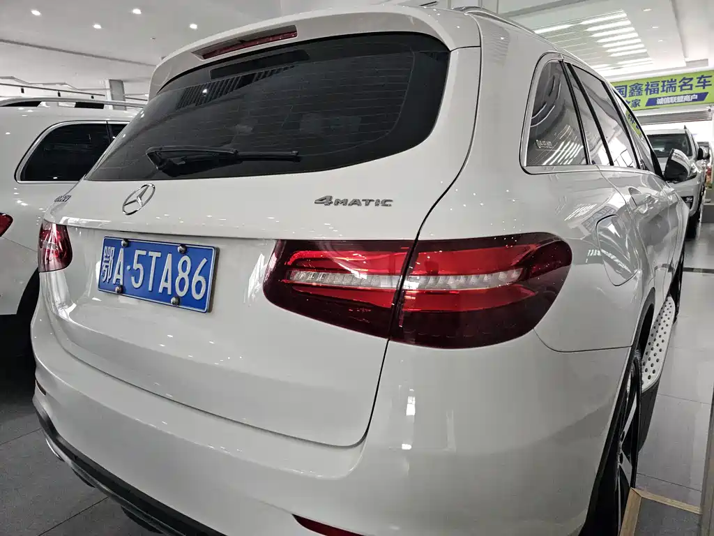 MERCEDES-BENZ GLC