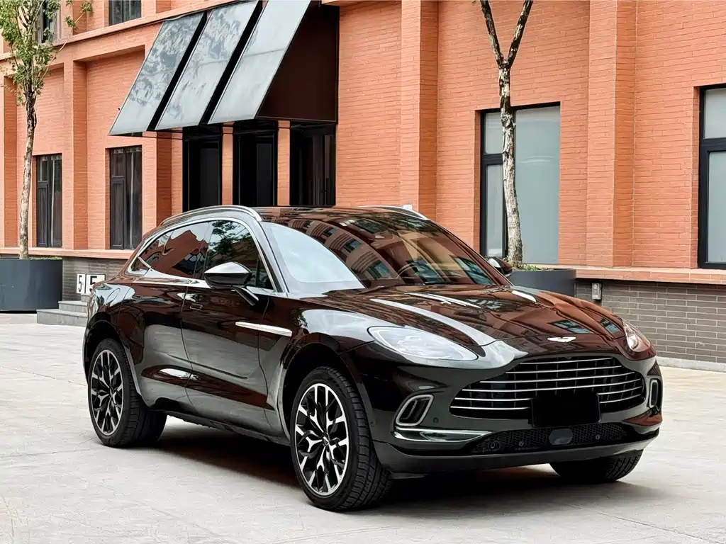 Aston Martin DBX — миниатюра 3
