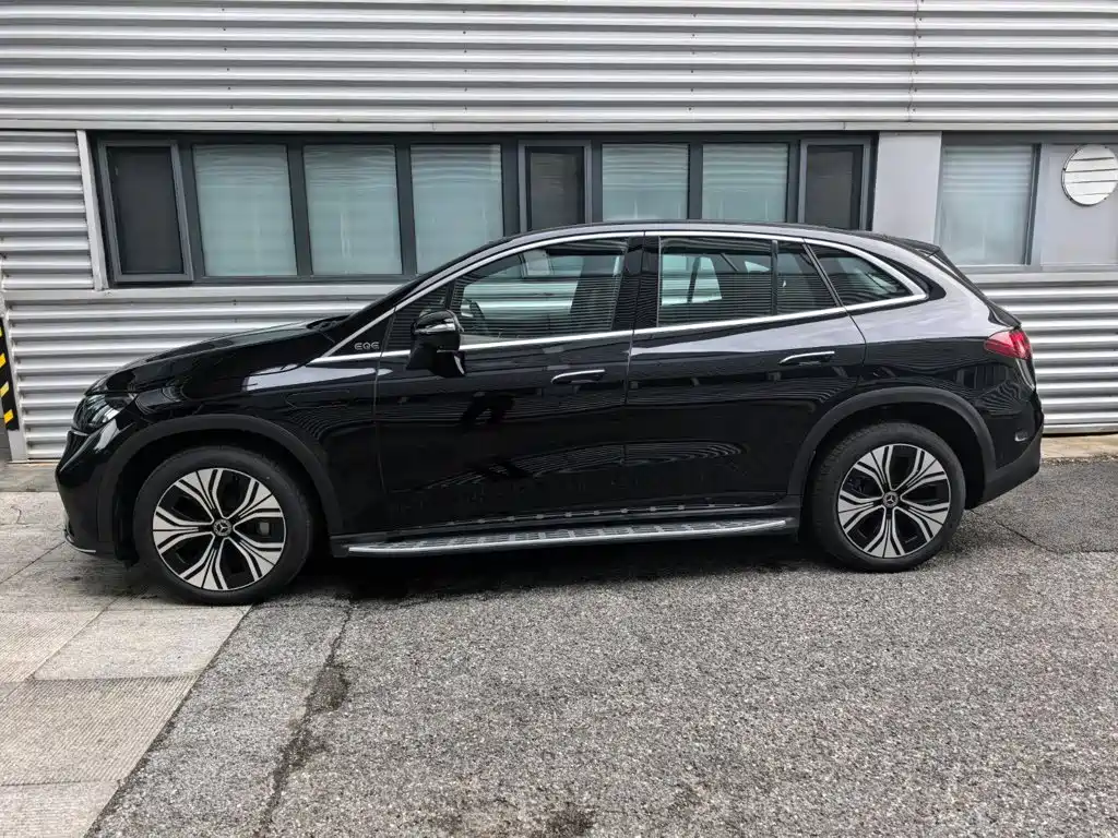 Mercedes-Benz EQE SUV — миниатюра 3