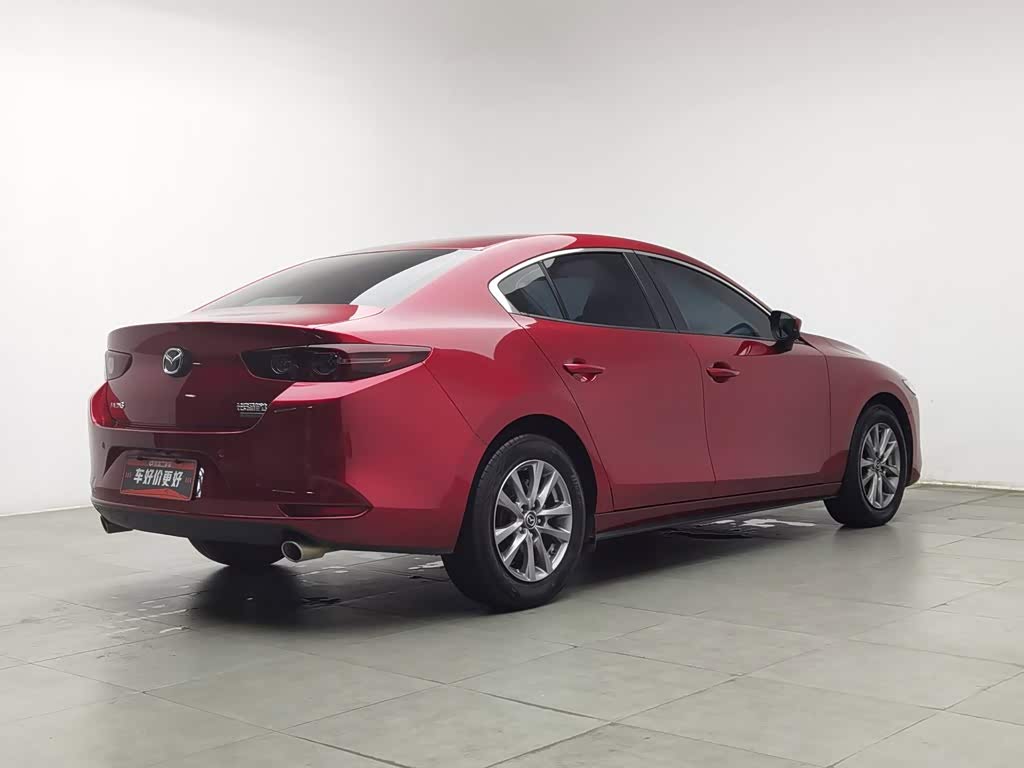 Mazda Mazda3 Axela 2.0 л 2022 г. красный/фиолетовый, пробег 21800 км