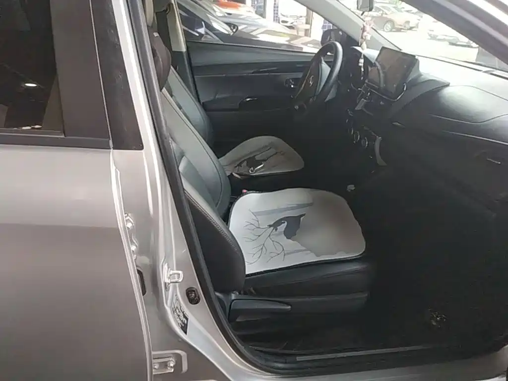 Toyota Yaris L — миниатюра 25