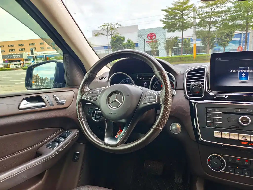 Mercedes-Benz GLE (Import) — миниатюра 9