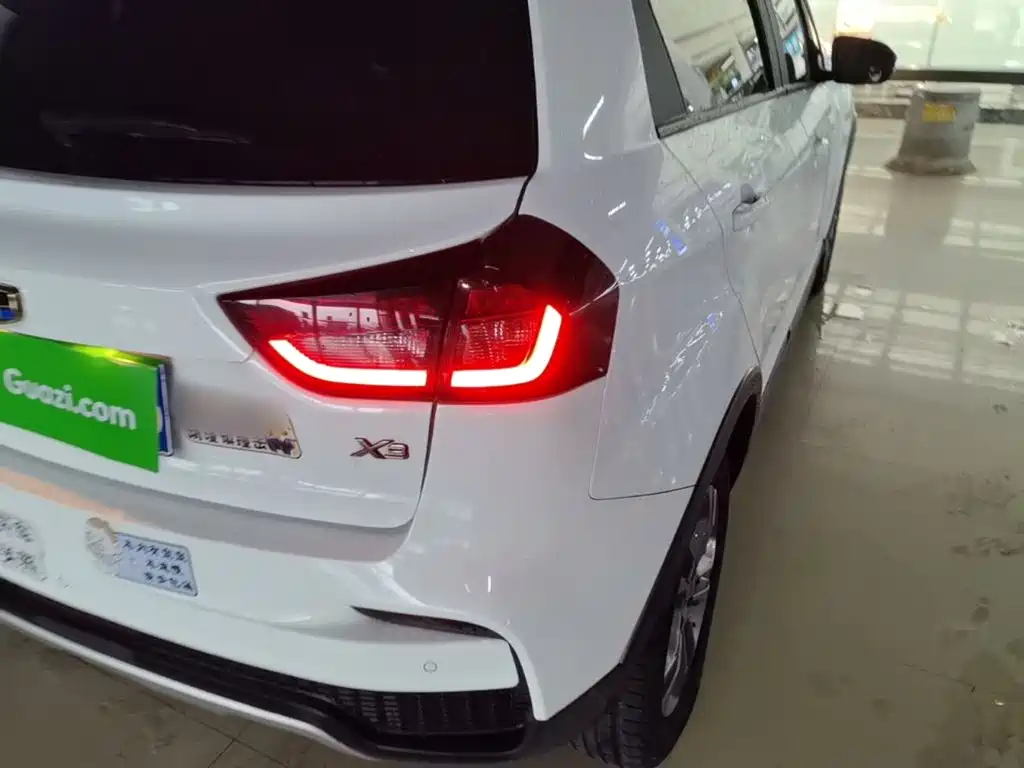 Geely Vision X3 — миниатюра 8