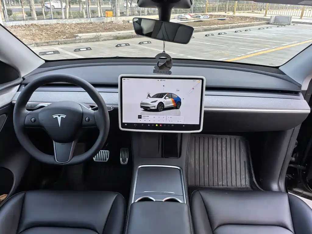 TESLA MODEL Y
