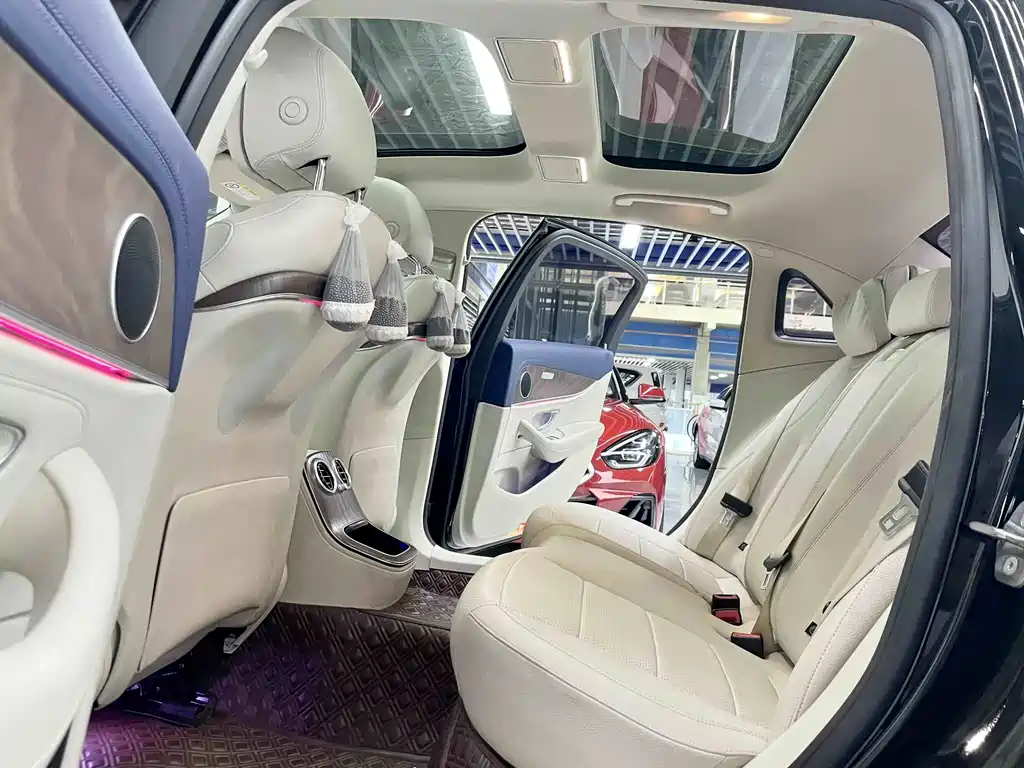 Mercedes-Benz E-Class — миниатюра 8