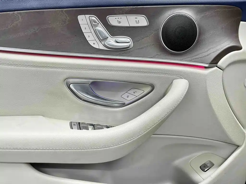 Mercedes-Benz E-Class — миниатюра 16