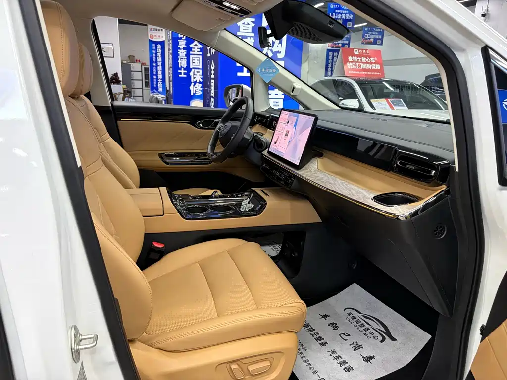 GAC Motor Trumpchi E8 PHEV — миниатюра 12
