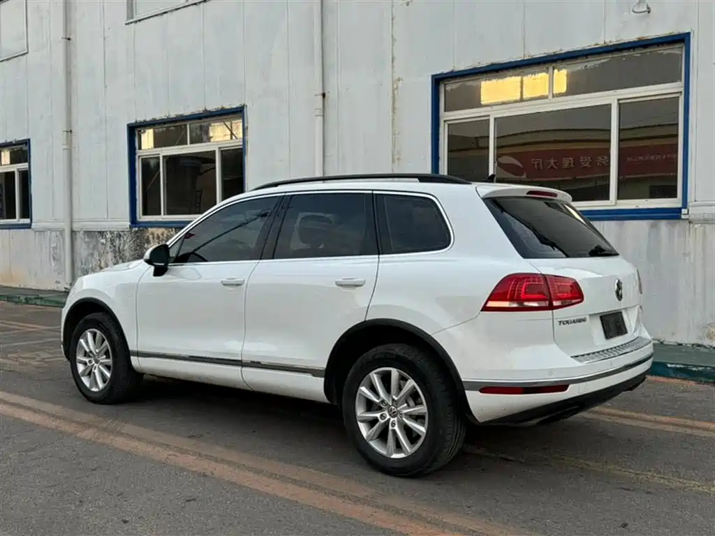 VOLKSWAGEN TOUAREG
