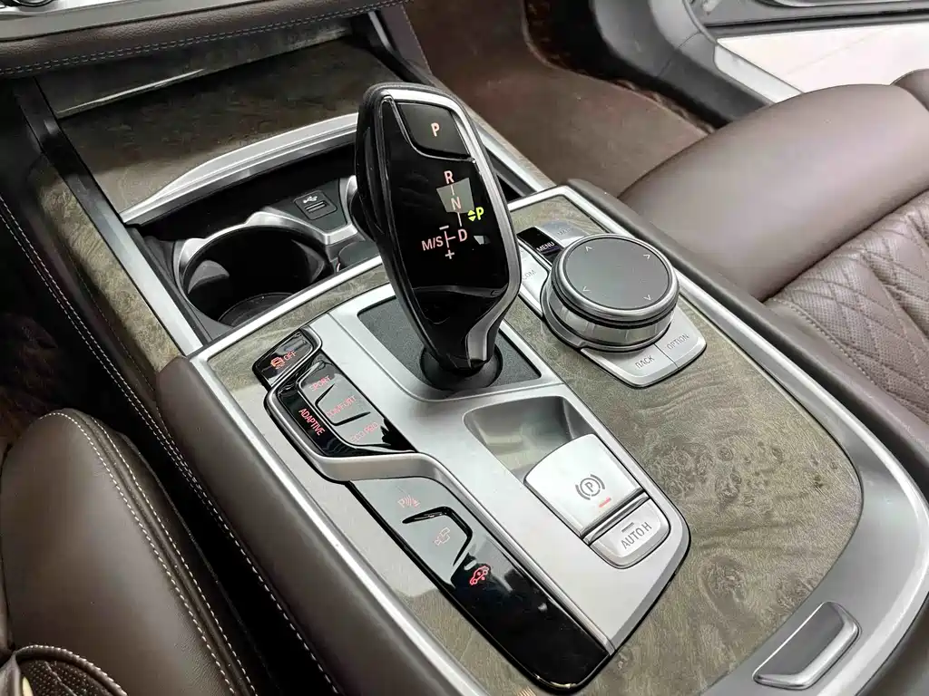 BMW 7 Series — миниатюра 15