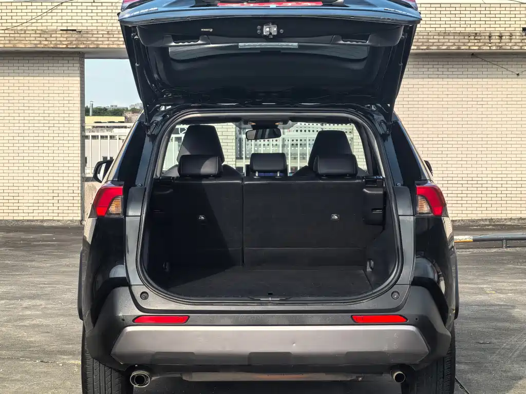 Toyota RAV4 — миниатюра 11