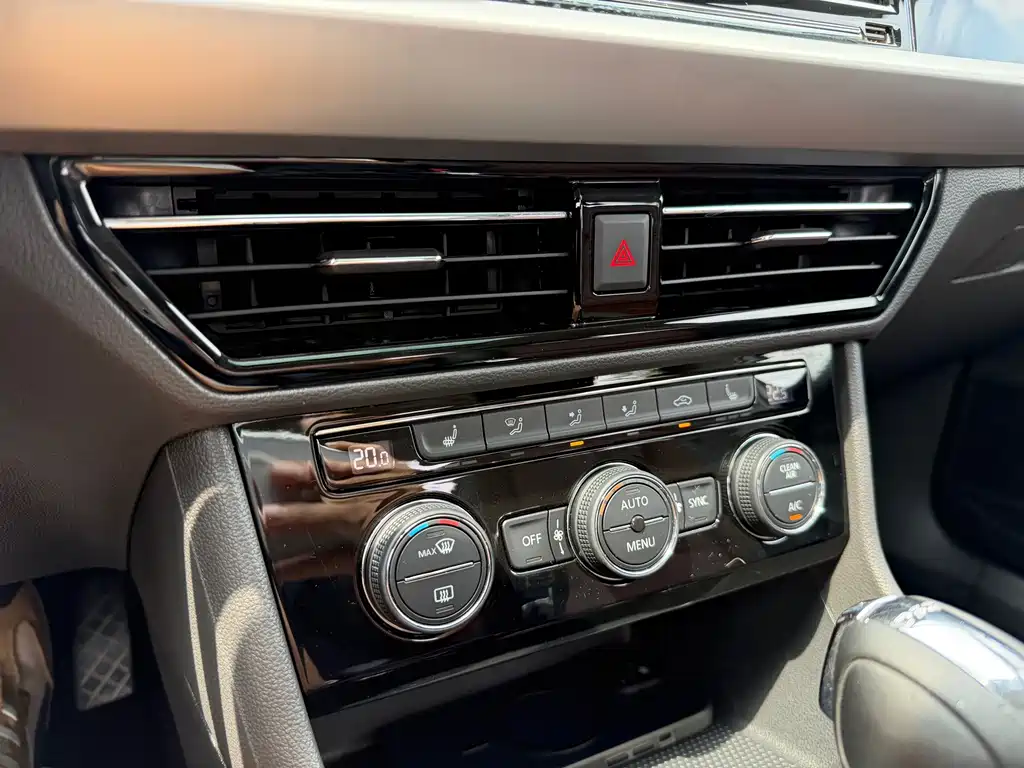 Volkswagen Lavida — миниатюра 17