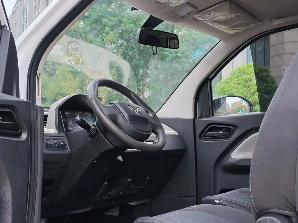 Wuling MINIEV — миниатюра 9