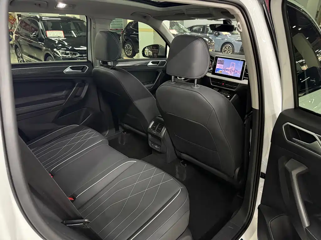 Volkswagen Tiguan L — миниатюра 9