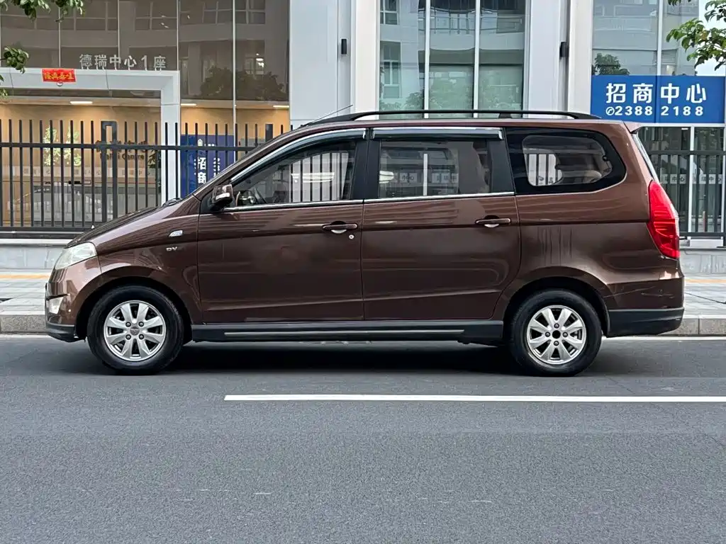 Wuling Hongguang — миниатюра 23