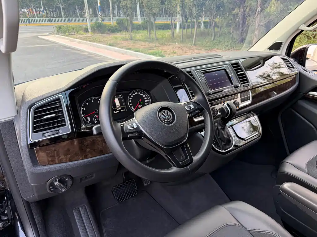 Volkswagen Multivan — миниатюра 11